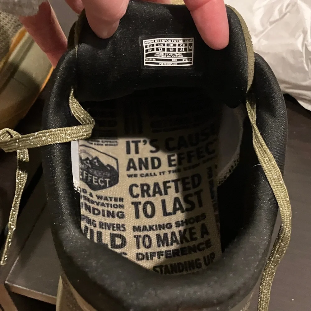 KEEN Men's Green and Tan Athletic Shoes - Picture 8 of 8